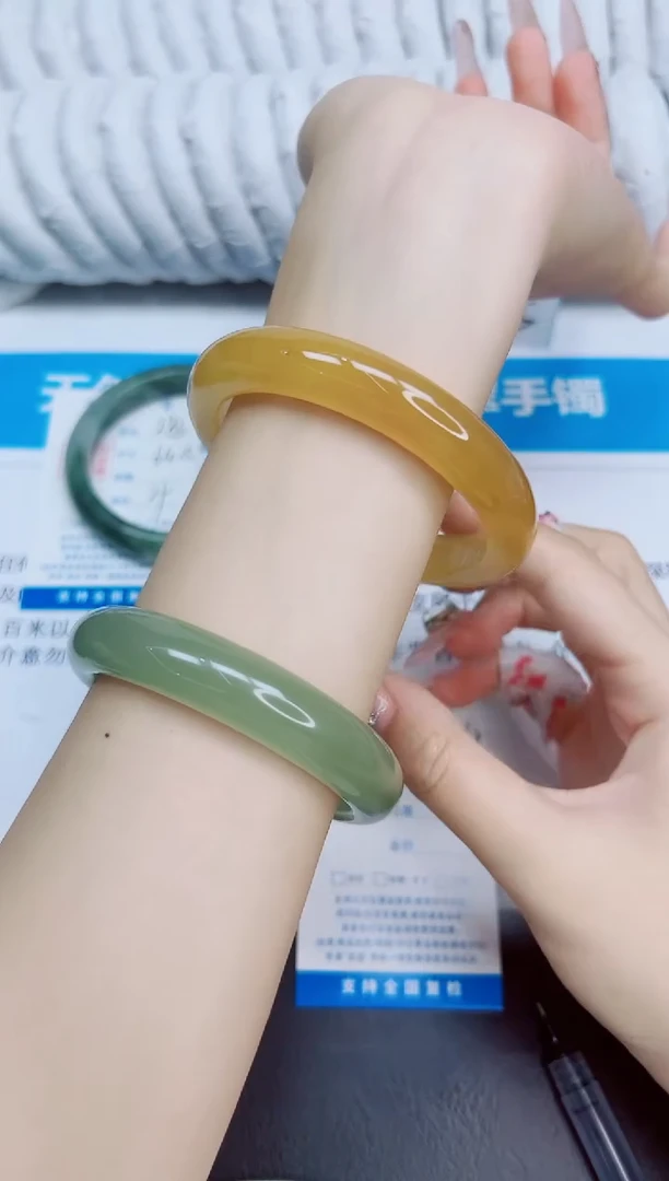 未镶嵌手镯石英质玉284/59.8
