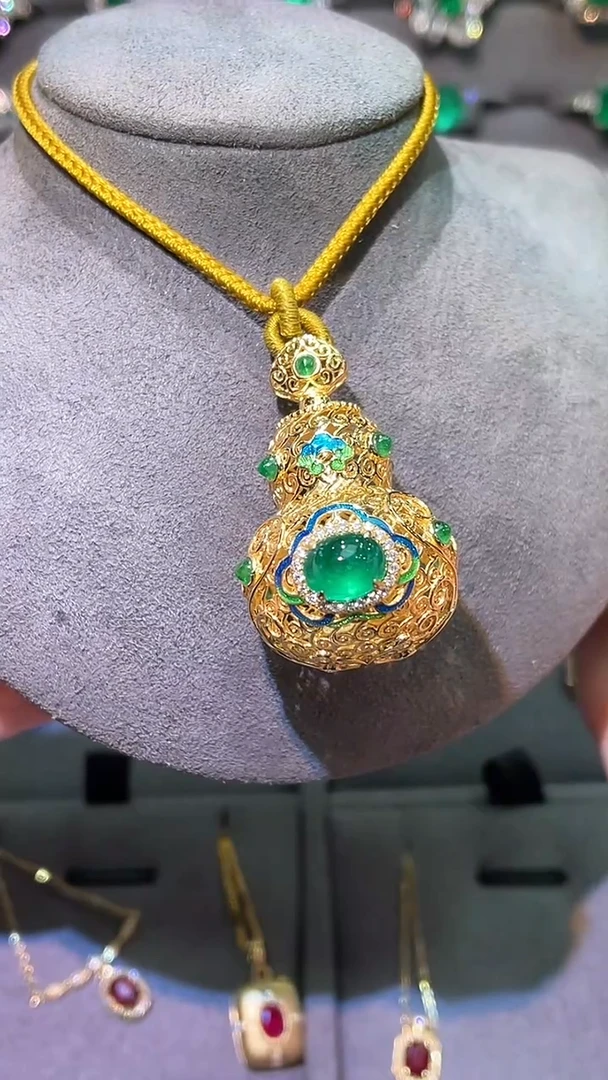 18K金镶嵌项链祖母绿花丝工艺1.27ct