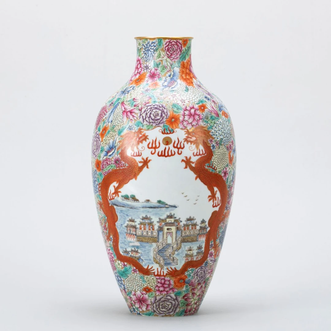 【拍卖】6、民国  金地万花锦双龙开光山水楼阁图莱菔尊