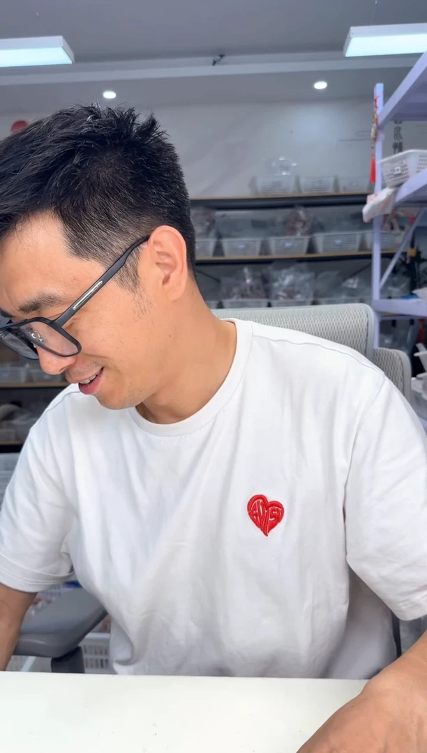 文玩核桃把件白狮子