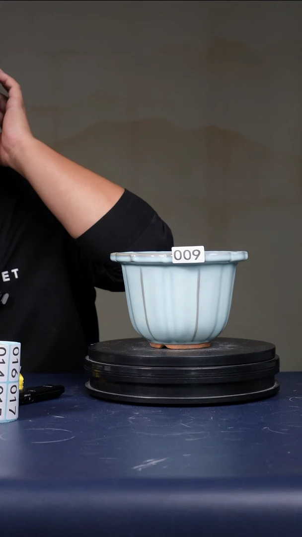 其他009号钧瓷月白菱花式花盆  口径18高12