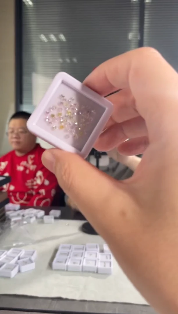 【闪购商品】彩色蓝宝石裸石未镶嵌满天星5.43克拉