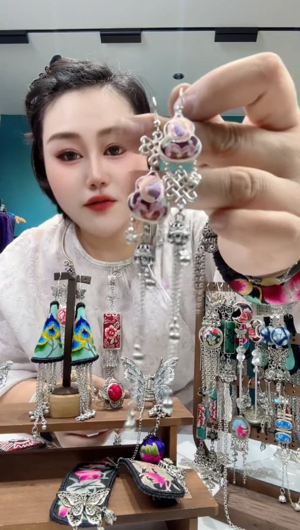 刺绣纯手工苗绣非遗耳环