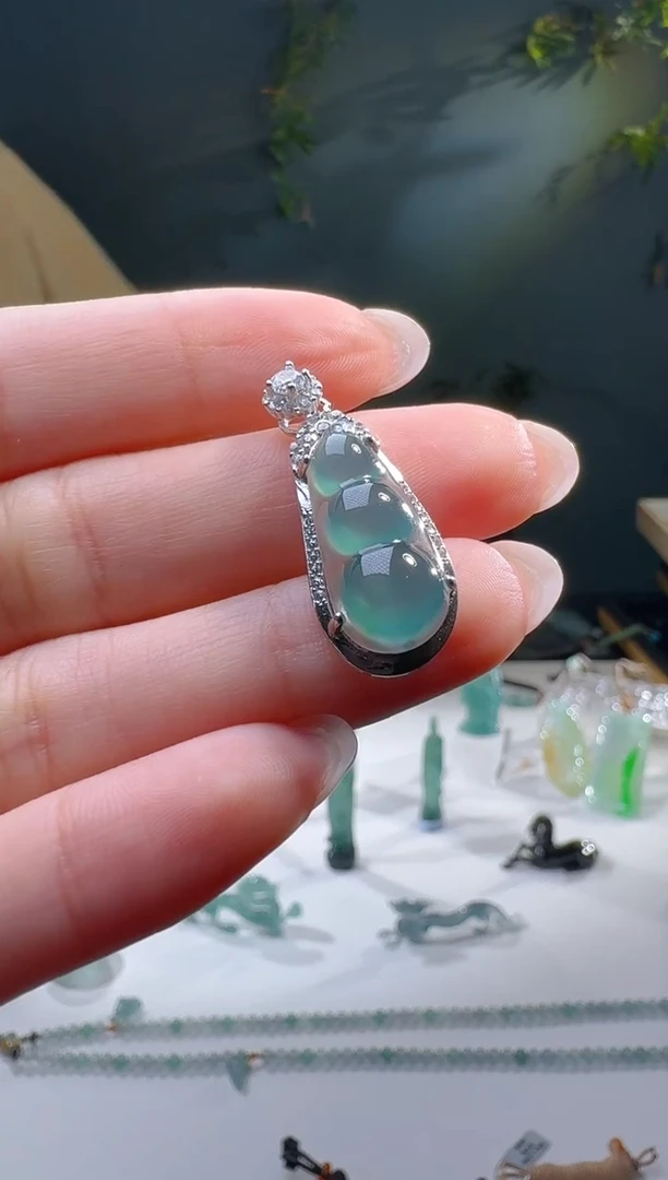 【闪购商品】翡翠颈饰合金        豆子