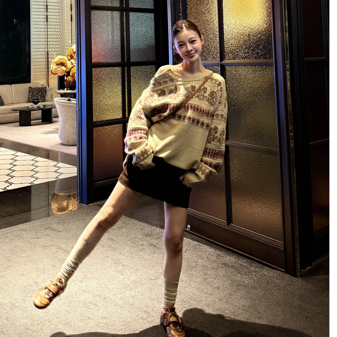 时尚气质显瘦针织长袖宽松套头上衣性感辣妹外穿半身裙洋气两件套