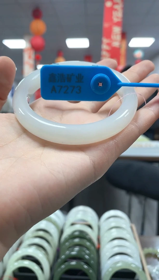 【闪购商品】和田玉手镯未镶嵌圈60 A7273  且末暖色手镯一条