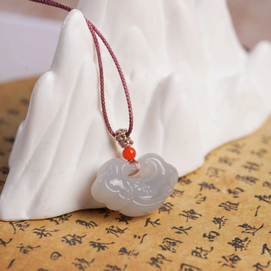 【鑫浩矿业】新疆和田玉-烟紫荷花小平安锁吊坠挂件一件