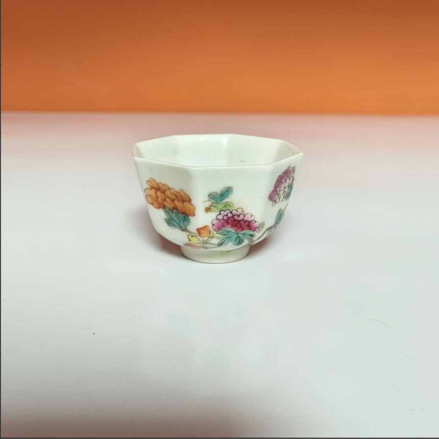 2016清晚期 粉彩花卉纹八棱杯