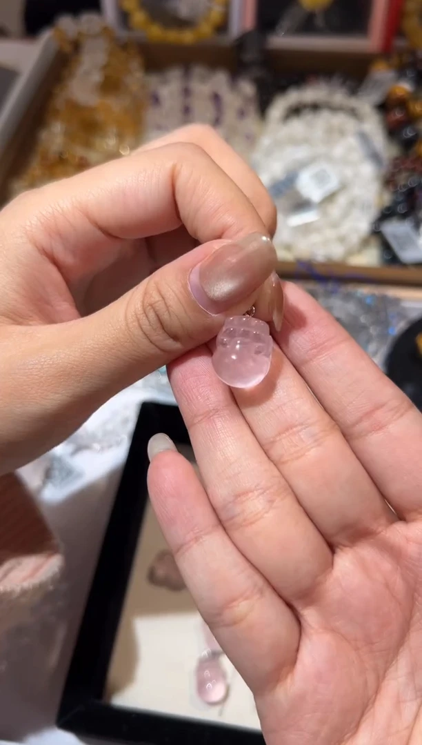 【闪购商品】芙蓉石吊坠(不含链)未镶嵌莫粉貔貅手工雕刻