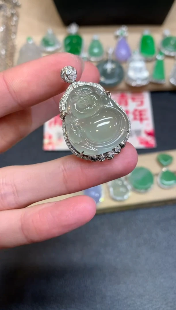 【闪购商品】翡翠颈饰18K金镶嵌佛公【无服务费】