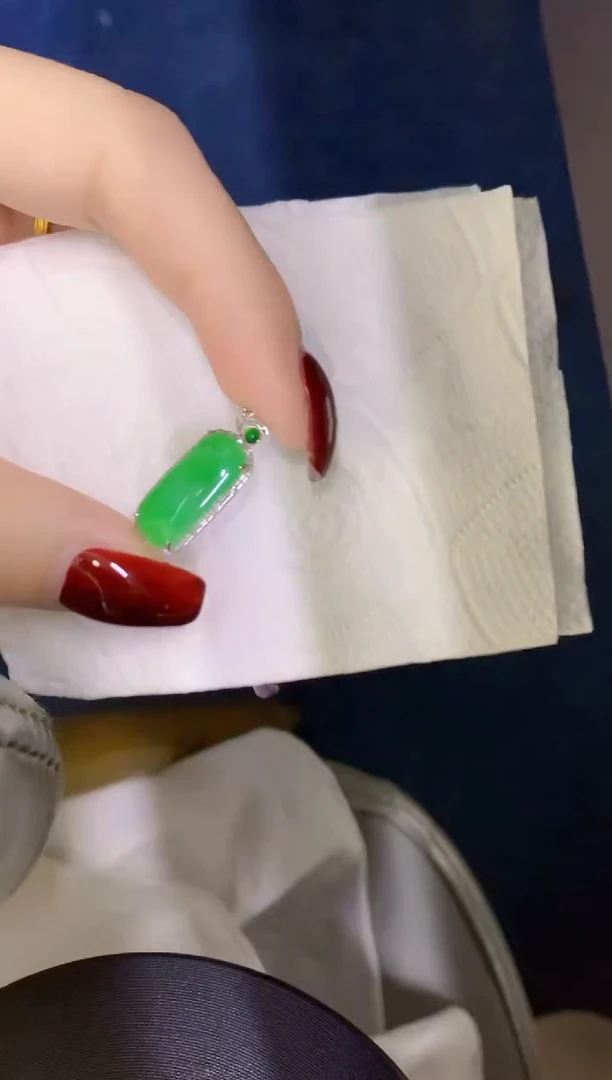 颈饰18K金镶嵌翡翠缅甸天然翡翠a货