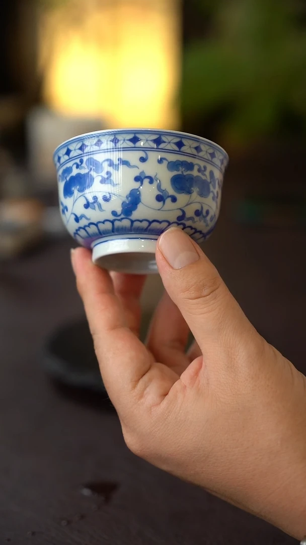 景德镇全手工手绘青花云纹主人杯