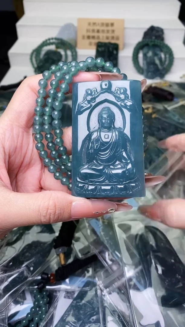 颈饰未镶嵌翡翠