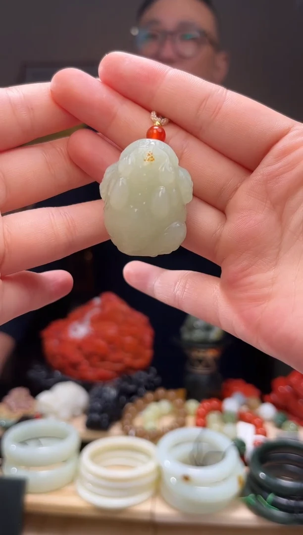 颈饰未镶嵌和田玉吊坠