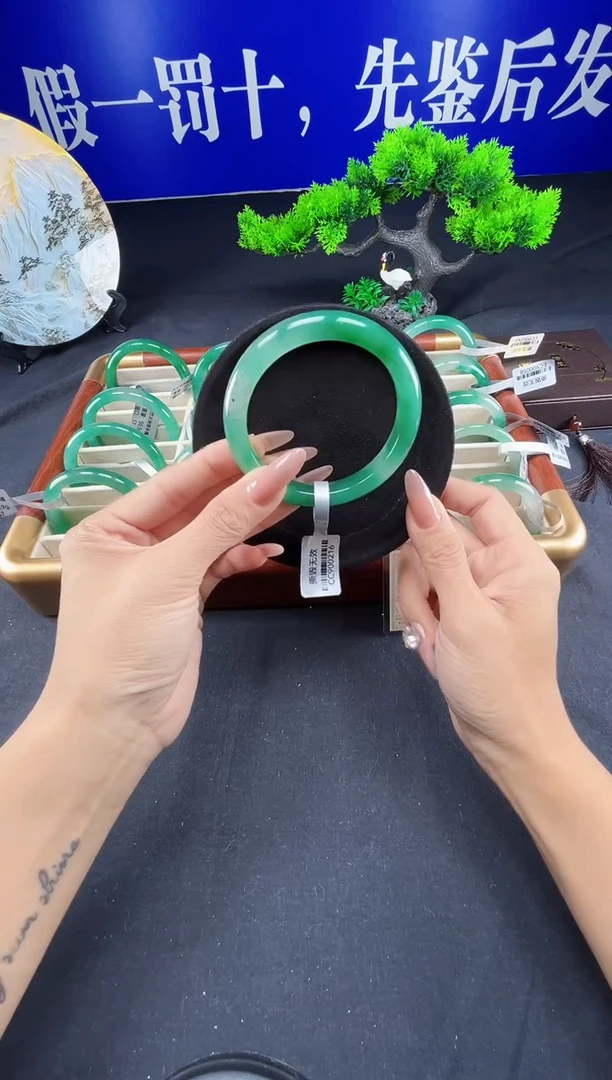 未镶嵌手镯石英质玉（非洲翠）圈口60