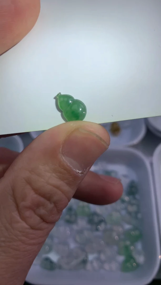 【闪购商品】翡翠颈饰未镶嵌葫芦