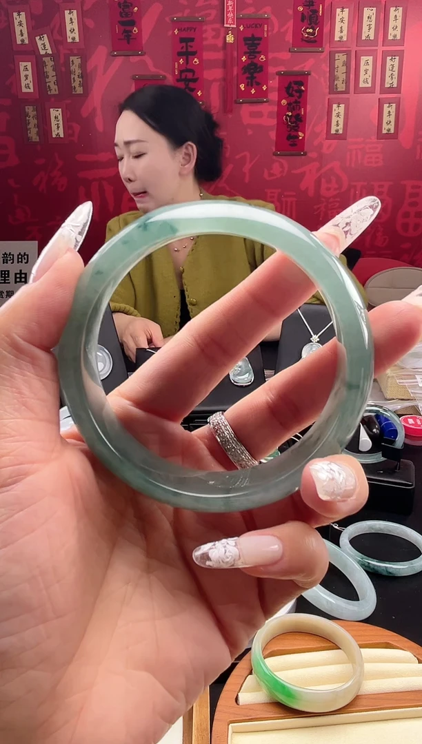 【闪购商品】翡翠手镯未镶嵌手镯