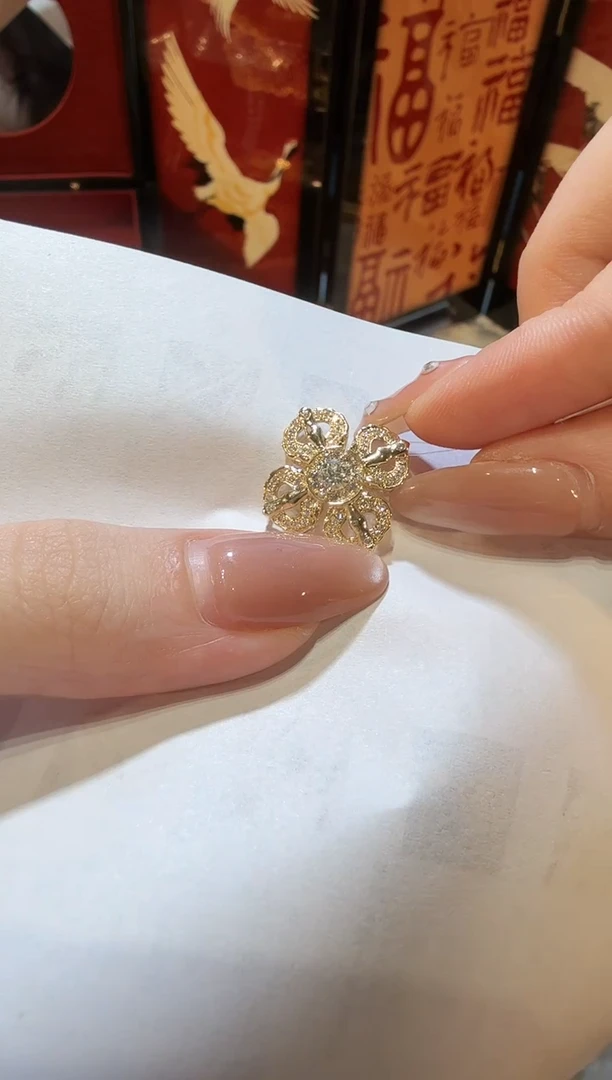 吊坠(不含链)钻石18K金镶嵌大号金刚杵吊坠