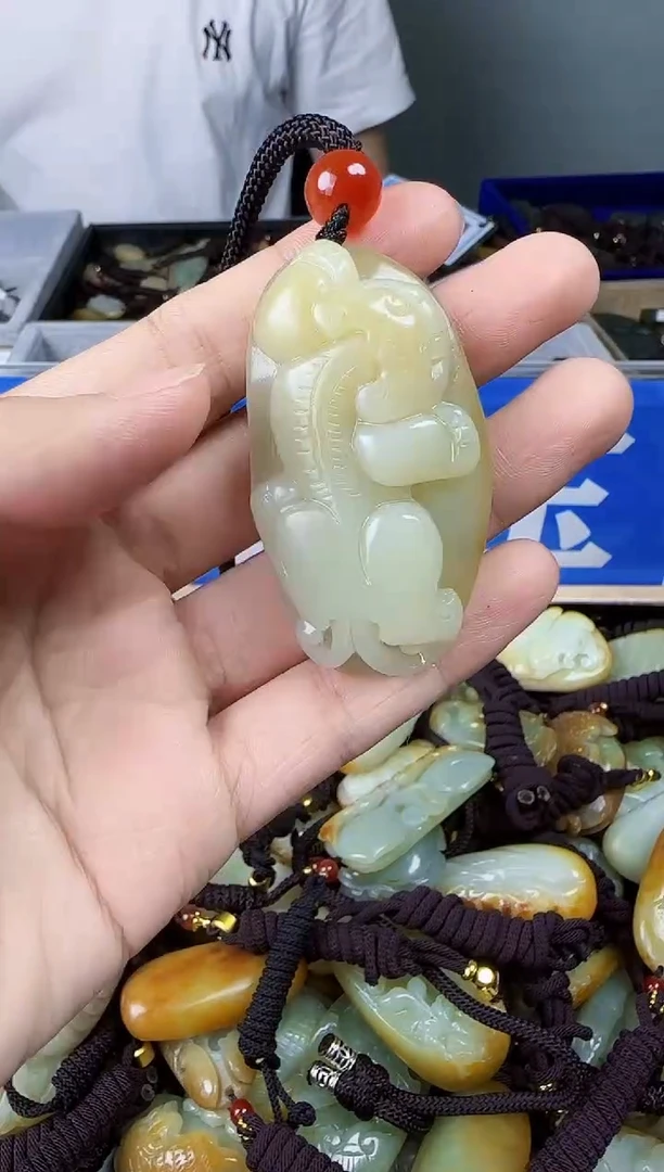 和田玉未镶嵌颈饰1