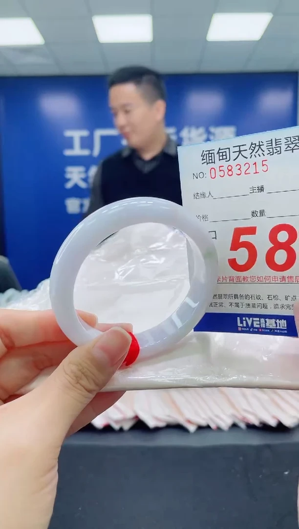 未镶嵌手镯翡翠天然翡翠手镯