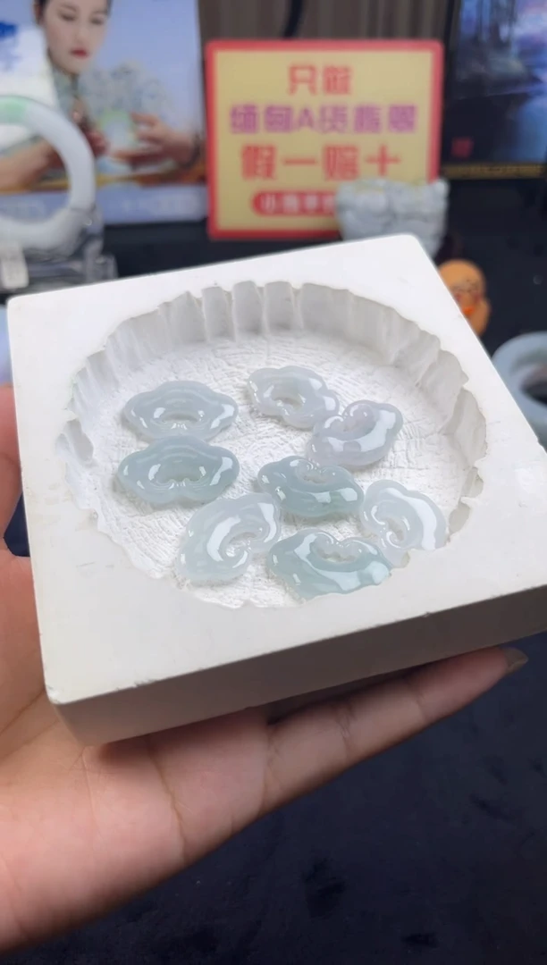 颈饰未镶嵌翡翠平安锁