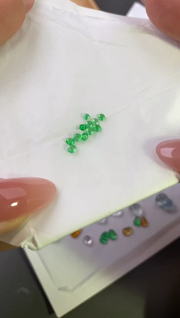 未镶嵌裸石翡翠龙石种小绿蛋多样性发其一