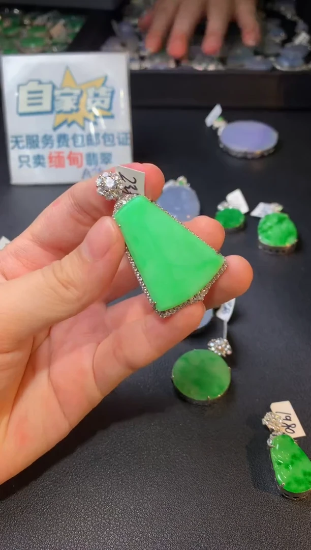 翡翠银S925镶嵌颈饰翡翠