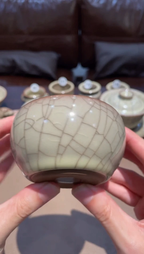 119窑承龙泉哥窑军石臼杯