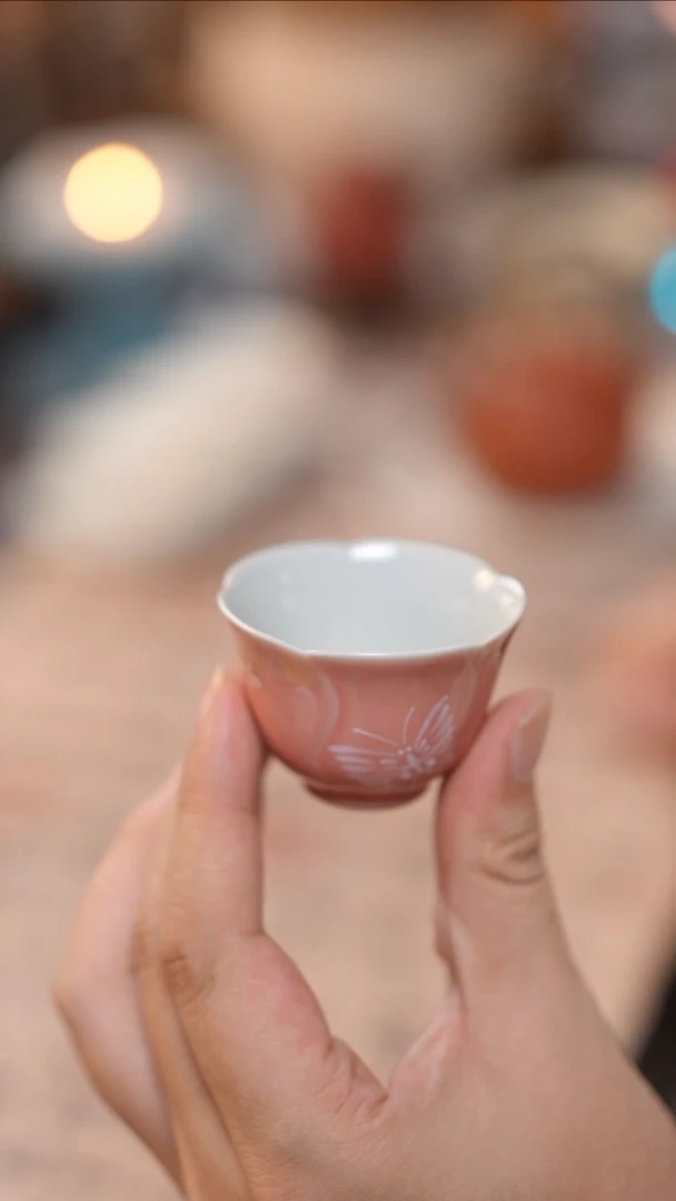 茶具粉彩一人饮蝴蝶主人杯