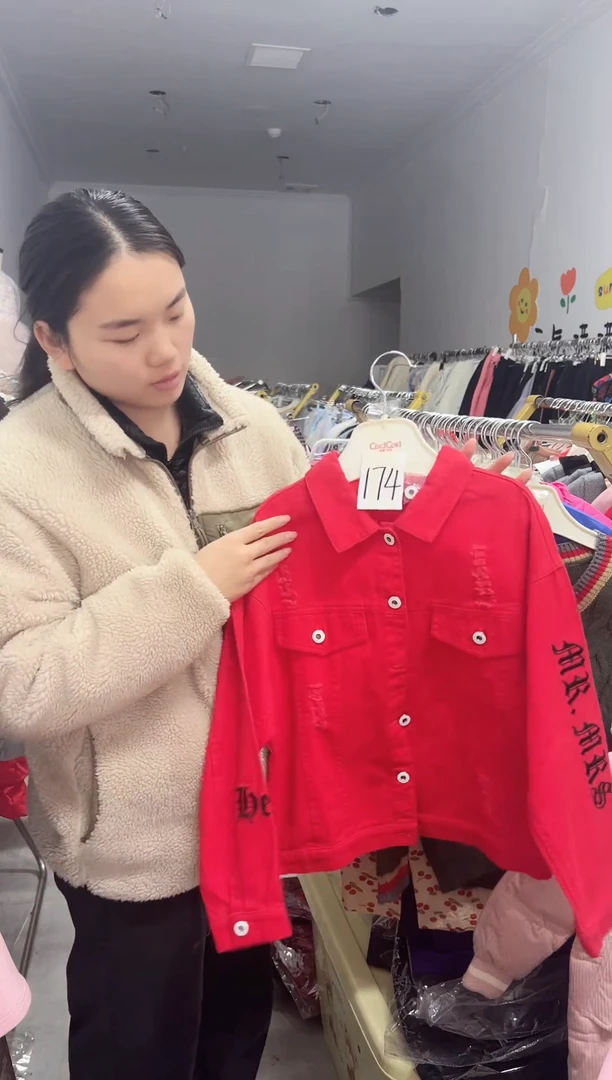 174编码红色外套150尺码