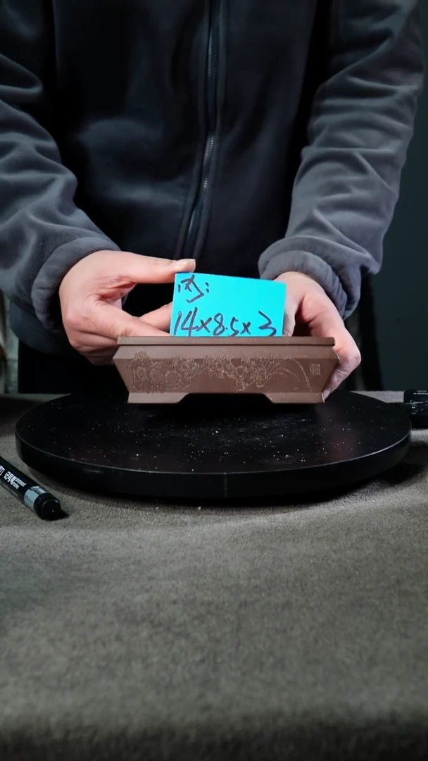 A宜兴紫砂小花盆