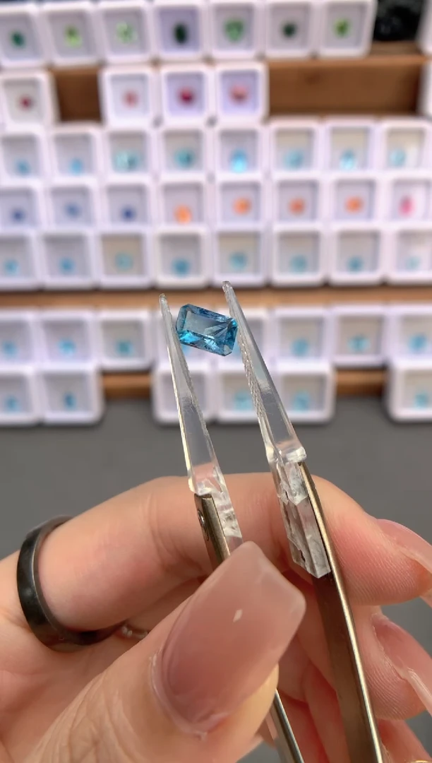 未镶嵌裸石定制海蓝宝石1.13ct 03044