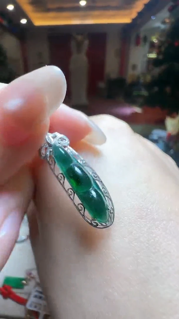 【闪购商品】翡翠吊坠(不含链)未镶嵌翡翠