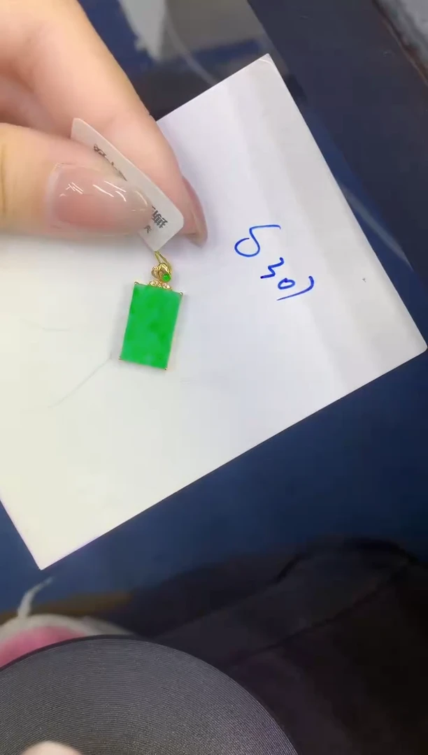 颈饰18K金镶嵌翡翠缅甸天然翡翠A货