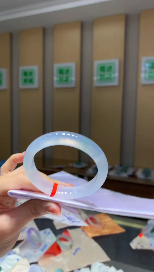 翡翠手镯未镶嵌-QQ5圈口总价13万定金2万