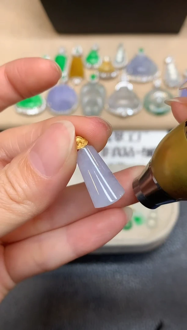 颈饰18K金镶嵌翡翠无事柱【无服务费