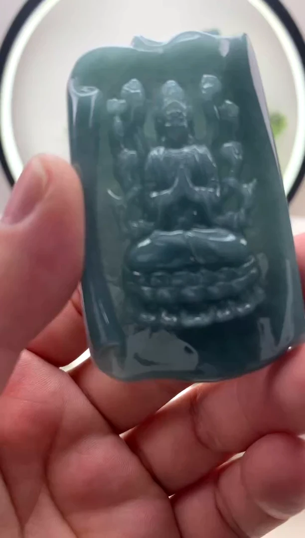 翡翠未镶嵌颈饰千手观音