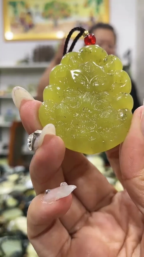 岫玉未镶嵌吊坠