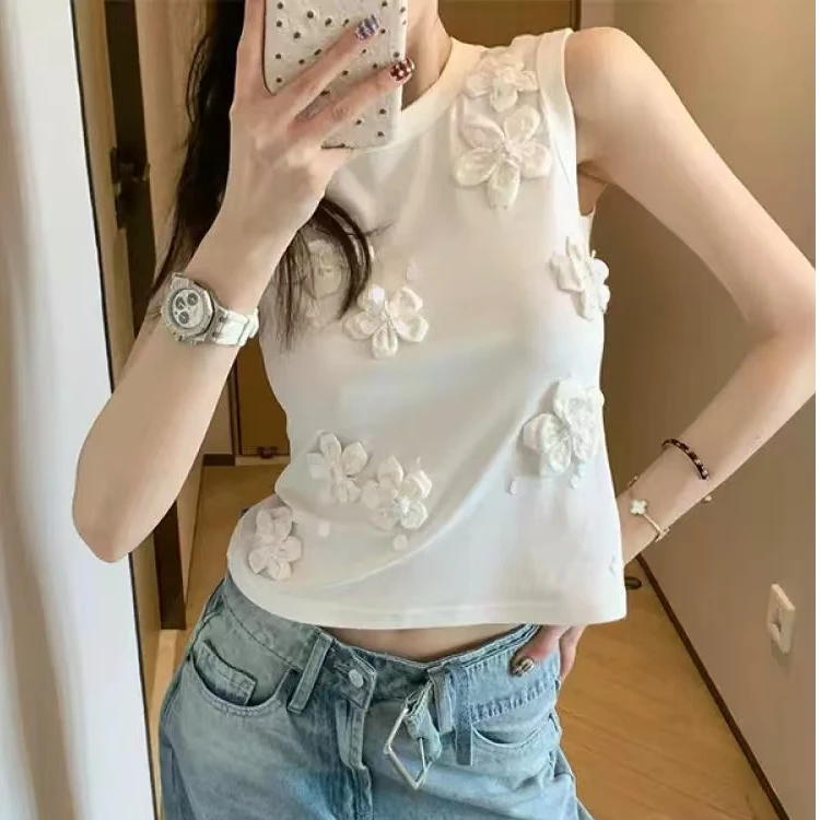 <猪猪出品>2025春夏上新显瘦白色百搭夏季花朵设计师背心打底490