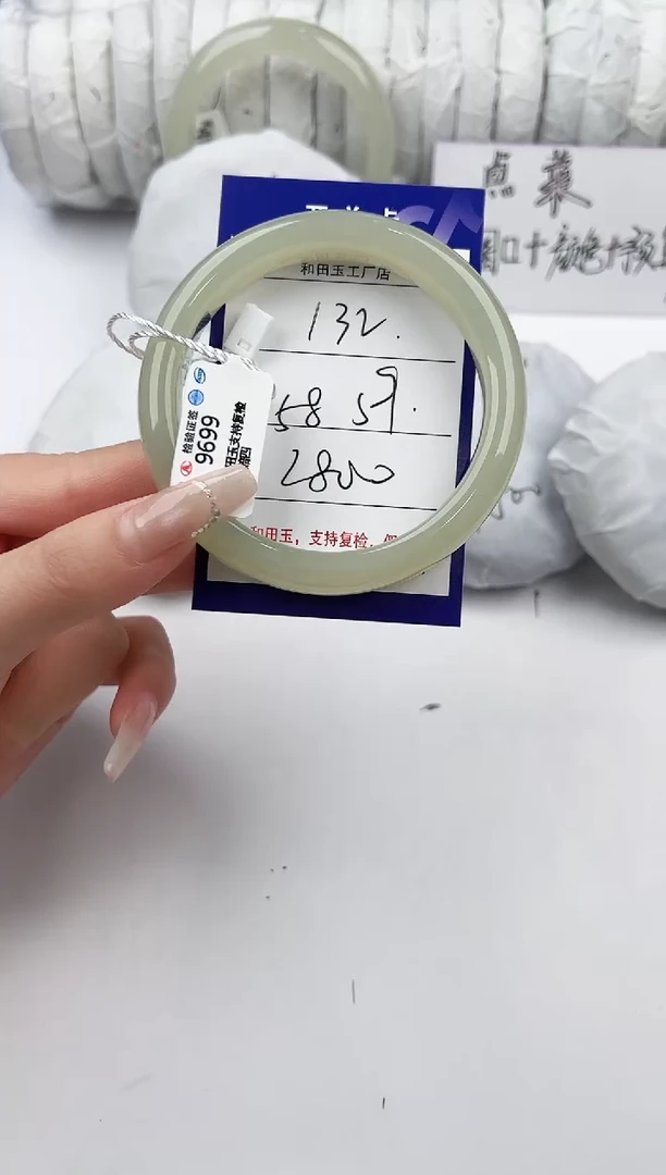 和田玉手镯未镶嵌132颜色微差无瑕疵
