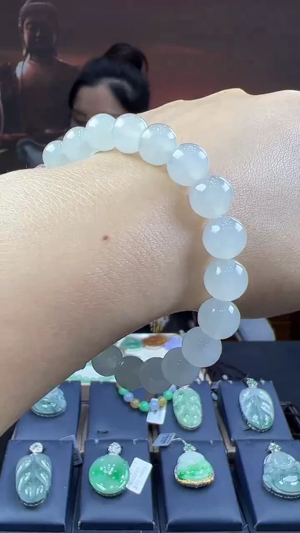 未镶嵌挂件翡翠手串