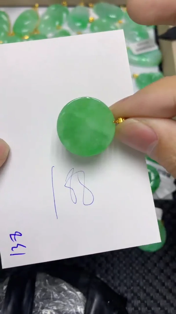 颈饰18K金镶嵌翡翠缅甸A货翡翠