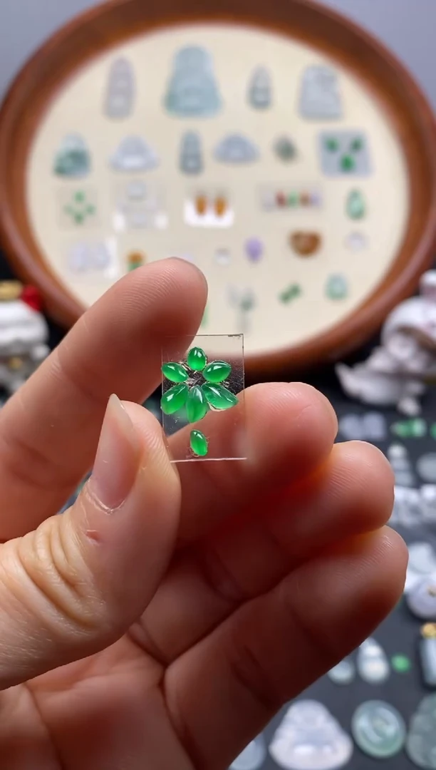 颈饰未镶嵌翡翠7颗阳緑随形/芬