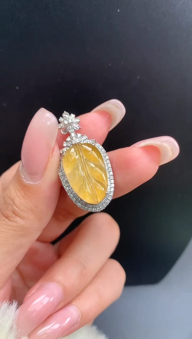 【闪购商品】翡翠颈饰18K金镶嵌叶子1363