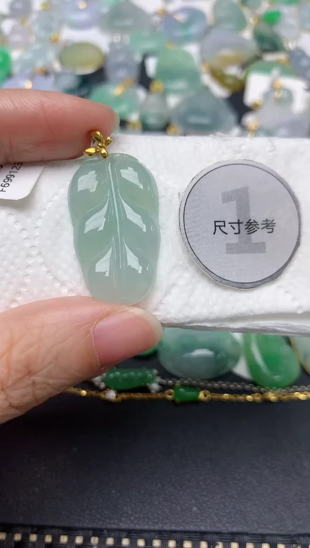 颈饰18K金镶嵌翡翠天然缅甸A货翡翠