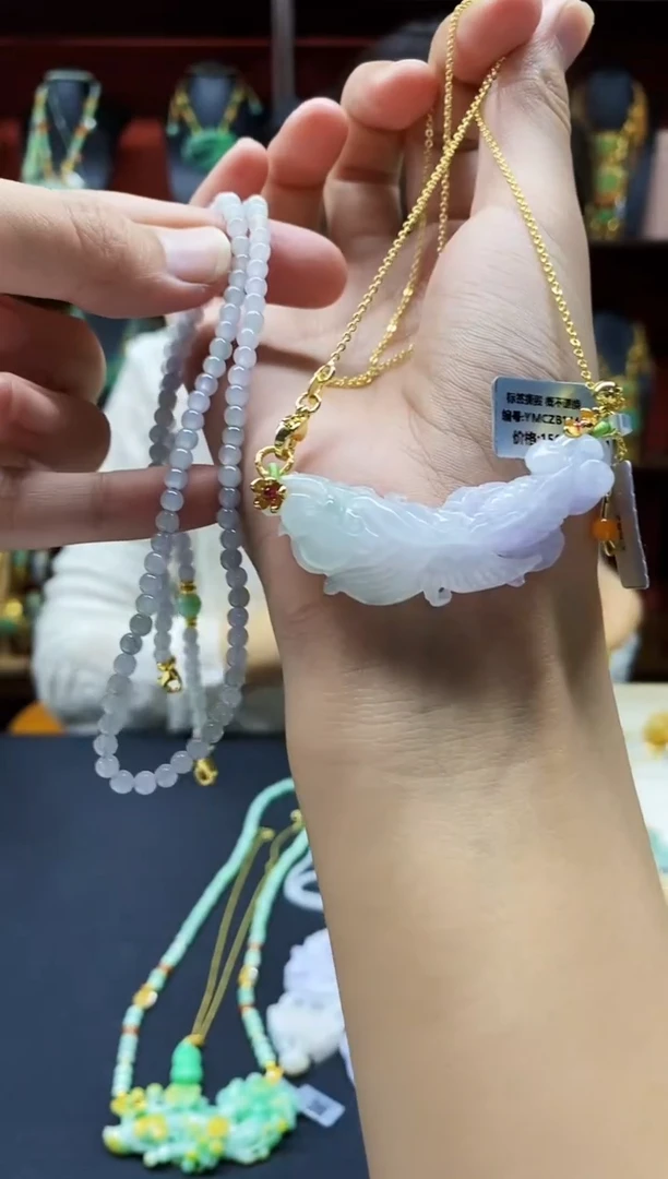 颈饰未镶嵌翡翠吊坠