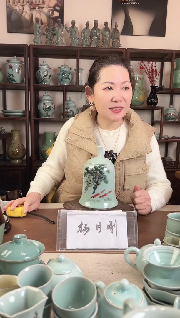 釉中彩 紫罗兰画 盖罐L