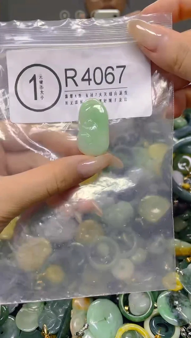 颈饰未镶嵌翡翠/ R /翡翠A货，一件也是批发价