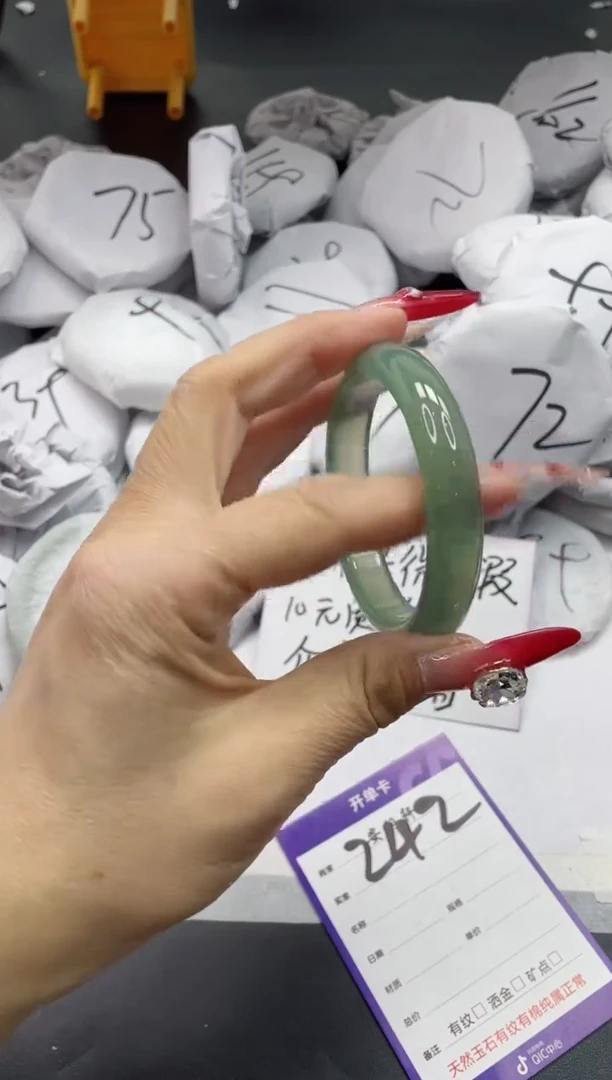 【闪购商品】石英质玉手镯未镶嵌242