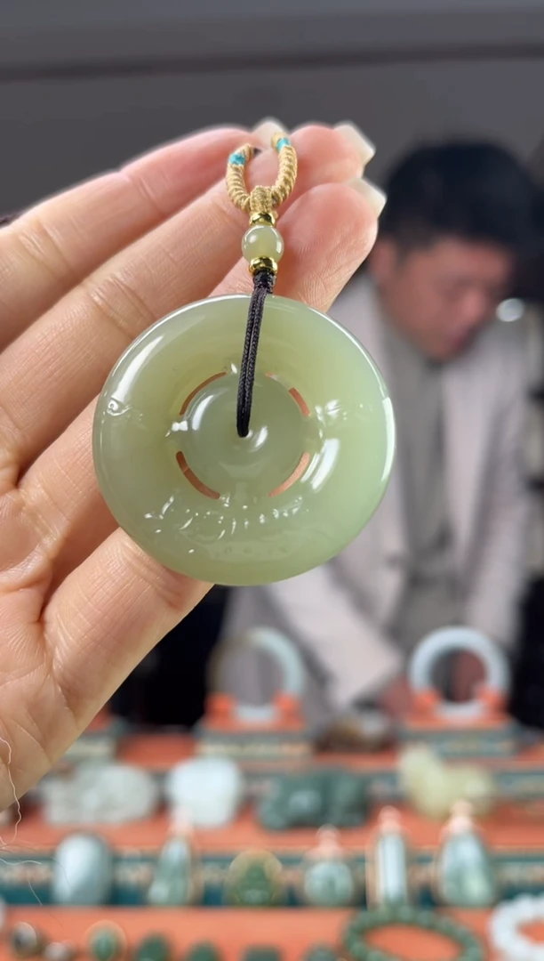 颈饰未镶嵌和田玉佩佩